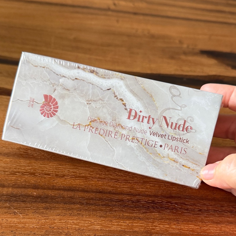 Prestige Diamond Nude Velvet Lipstick - Dirty Nude